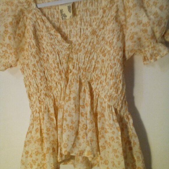 Blu Pepper Blouse Women S Short Sleeve Cropped V-Neck Smocked Floral Tan - Picture 5 of 14